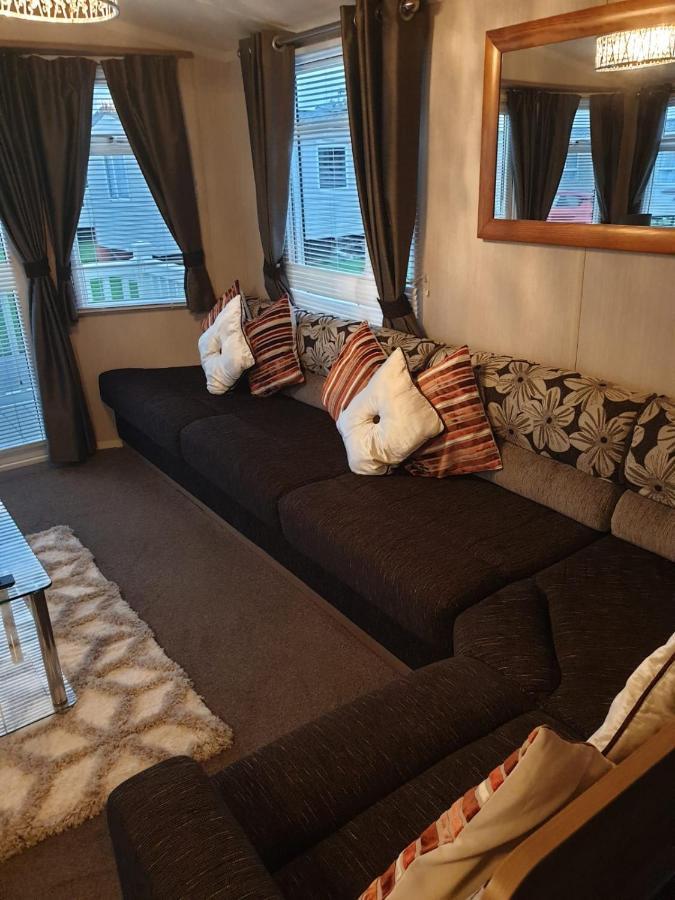 Swift Burgundy Apartment เพรสตาติน ภายนอก รูปภาพ